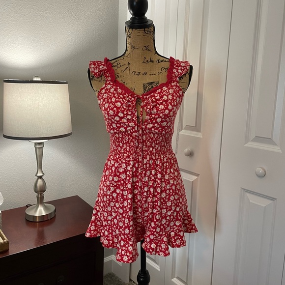 Almost Famous Romper Red with White small flowers strap ruffle sleeve Size M NWT - Picture 2 of 11